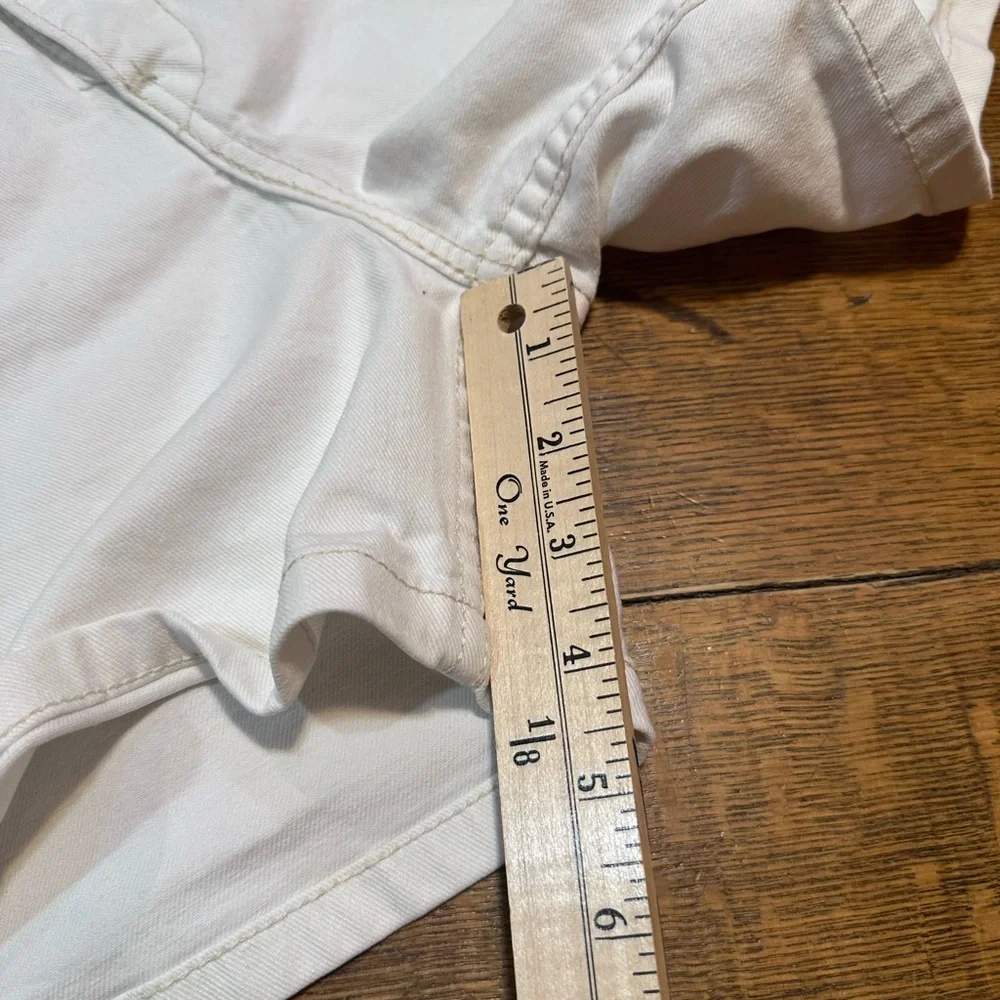 Levi’s‎ women’s Denium shorts white stretch sz 12